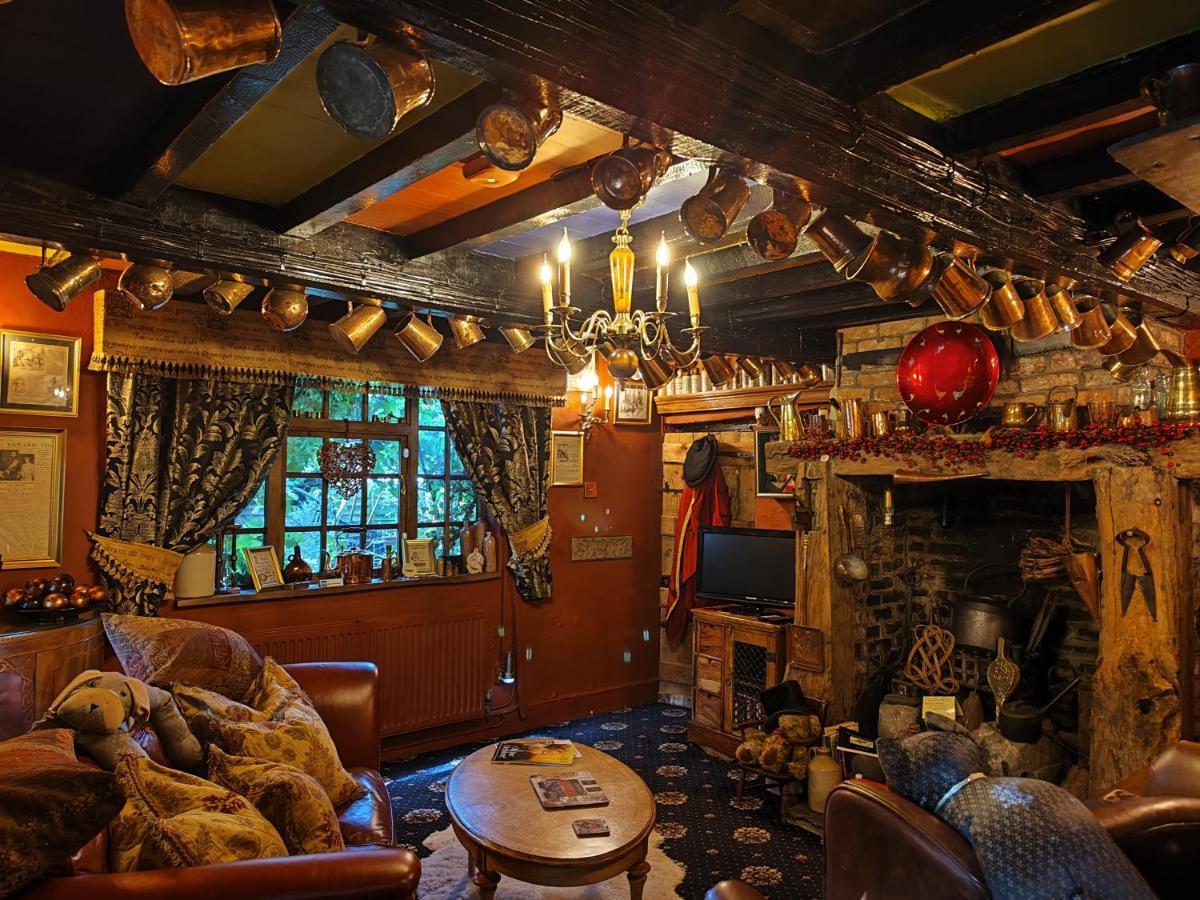 Wizards Thatch Luxury Suites Alderley Edge Exteriör bild