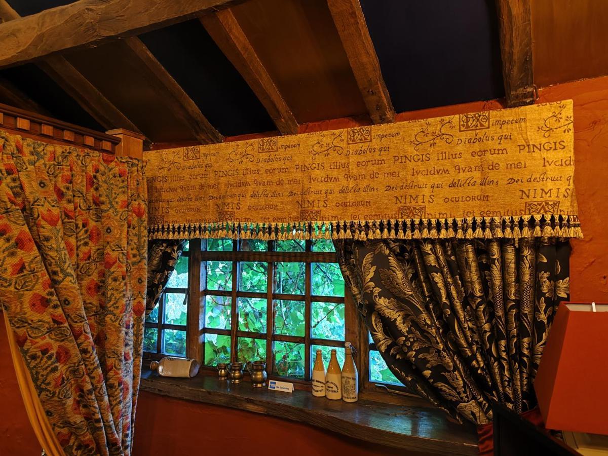 Wizards Thatch Luxury Suites Alderley Edge Exteriör bild