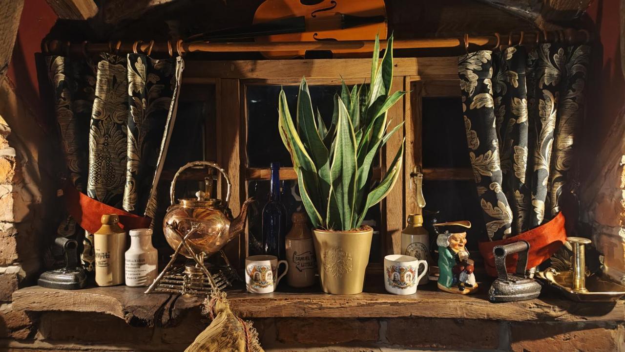 Wizards Thatch Luxury Suites Alderley Edge Exteriör bild
