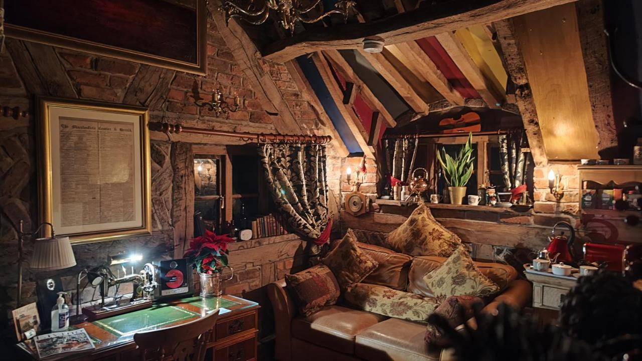 Wizards Thatch Luxury Suites Alderley Edge Exteriör bild